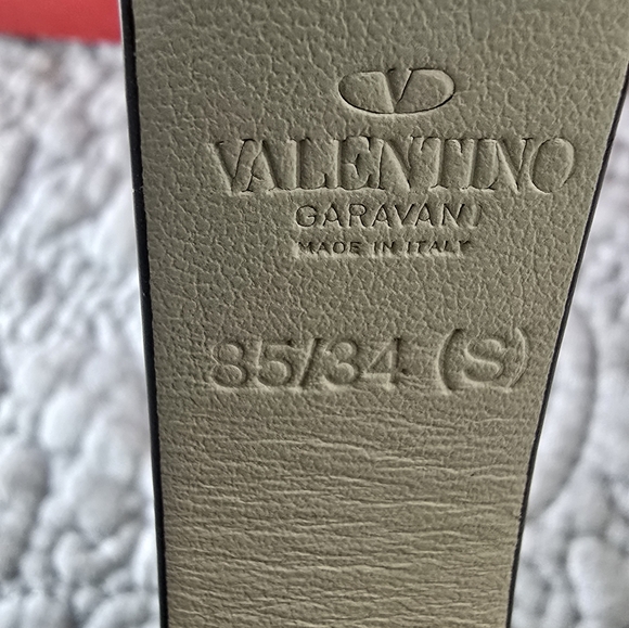 Valentino Garavani V-Logo Buckle Belt size 85 cm. Worn Once! - Picture 4 of 8